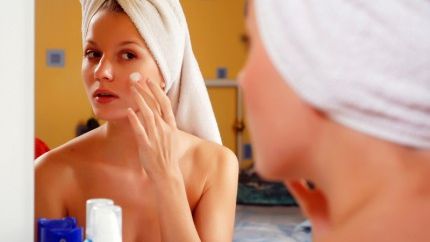 7 greseli care iti distrug tenul ireversibil 