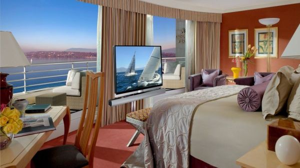 Cea mai scumpă cameră de hotel din lume. Un român munceşte 15 ani pentru o noapte de cazare