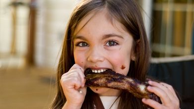 Consumul prea mare de carne distruge planeta, avertizează un ONG 