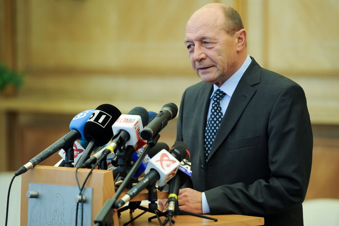BĂSESCU: Încă mai avem, sporadic, câte un politican care are tentaţia de a nu recunoaşte Holocaustul