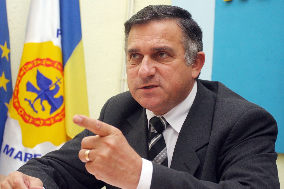 Funar: Vânzarea pământului românesc este un plan ocult, vizează ştergerea României de pe hartă