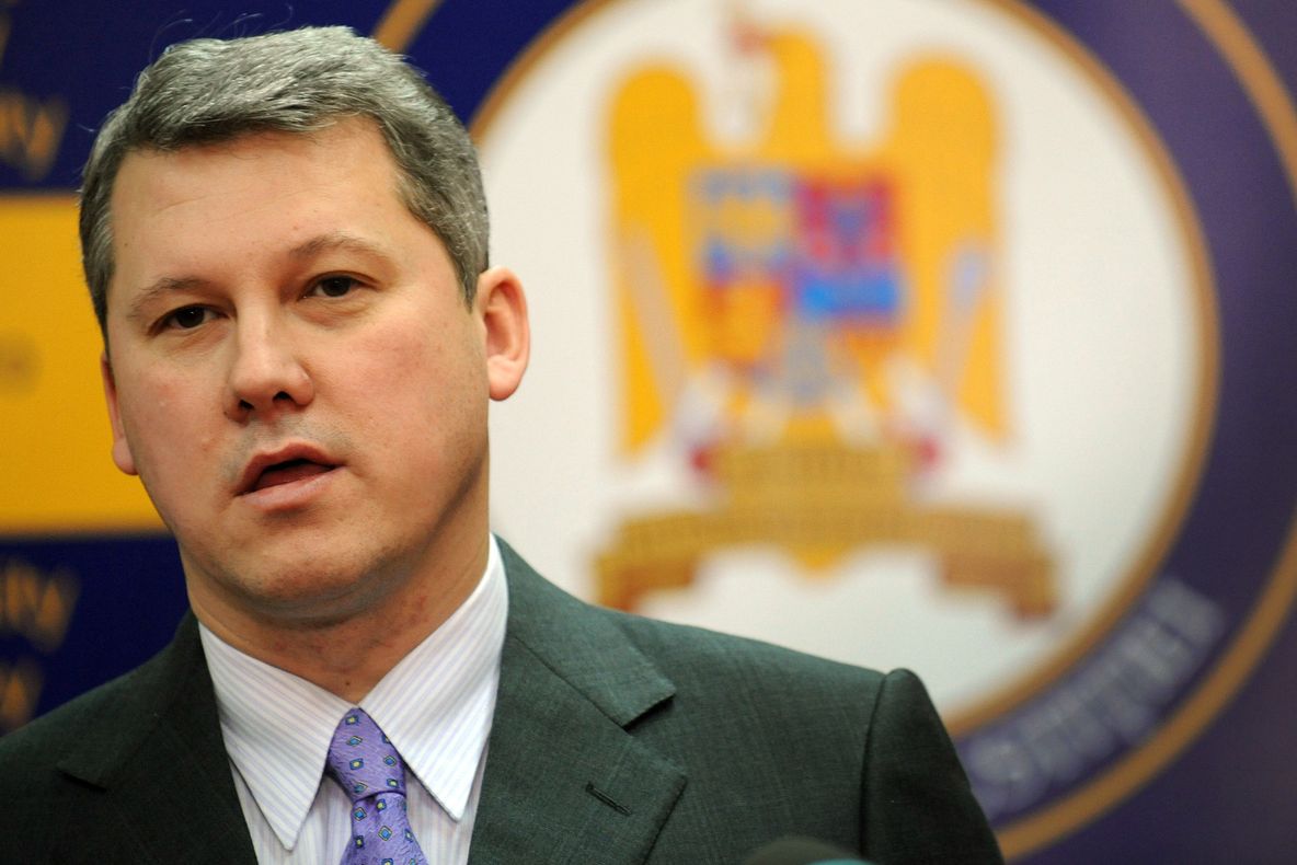 Legea DESCENTRALIZĂRII, neconstituţională. Predoiu cere DEMISIA Guvernului