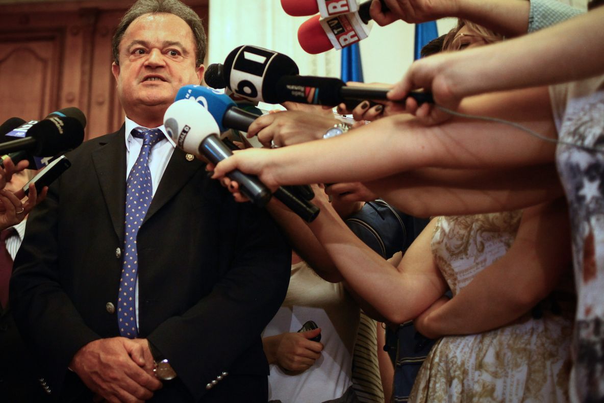 BLAGA: PDL cere liderilor USL să reînceapă de la zero discuţiile vizând REVIZUIREA CONSTITUŢIEI