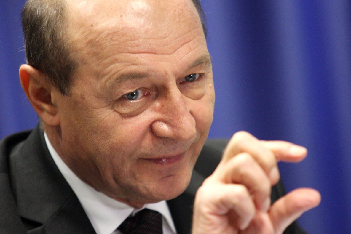 Băsescu, despre intrarea în vigoare a Codurilor: Fraţilor, mai bine spunem că ne mai trebuie 2 luni!