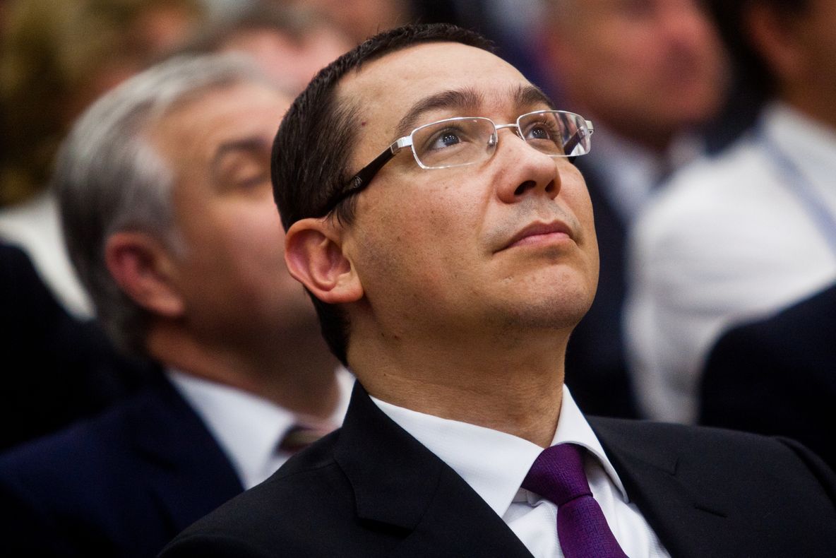 AVION PRĂBUŞIT. PONTA, despre SUPRAVIEŢUITORI: Sunt în viaţă, sunt răniţi foarte grav