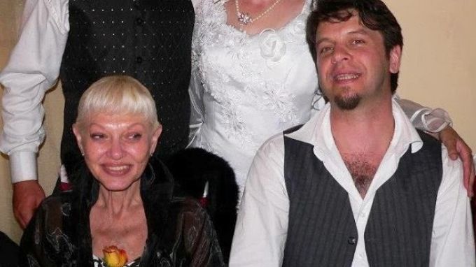 Cel mai controversat cuplu din România vinde tot şi pleacă în jurul lumii 