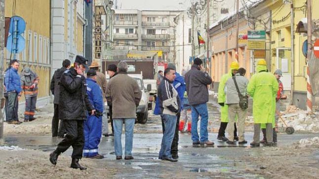 Situaţie de ALERTĂ într-un bloc din Olteniţa. Toţi locatarii au fost EVACUAŢI