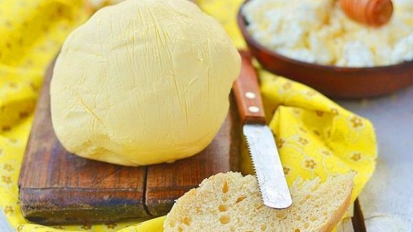 Renunţă la E-uri: Cum să faci unt în casă. E mai bun decât cel din comerţ!