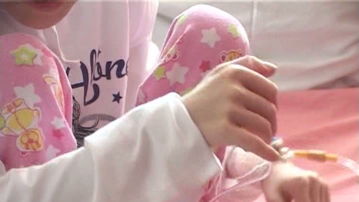 Tânăra de 19 ani hrănită doar cu lapte şi apă cu zahăr, externată. Cum arată acum?