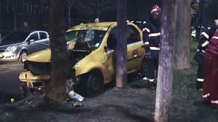 Accident GRAV cu un TAXI în Bucureşti