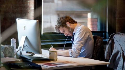 Ce trebuie să ştii dacă îţi cauţi "cu disperare" un job la începutul anului