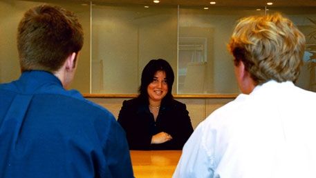 Minciuna în CV devine regulă în România: nouă din zece candidaţi vor să păcălească angajatorul