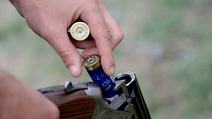 Bătrână UCISĂ accidental cu o ARMĂ DE VÂNĂTOARE