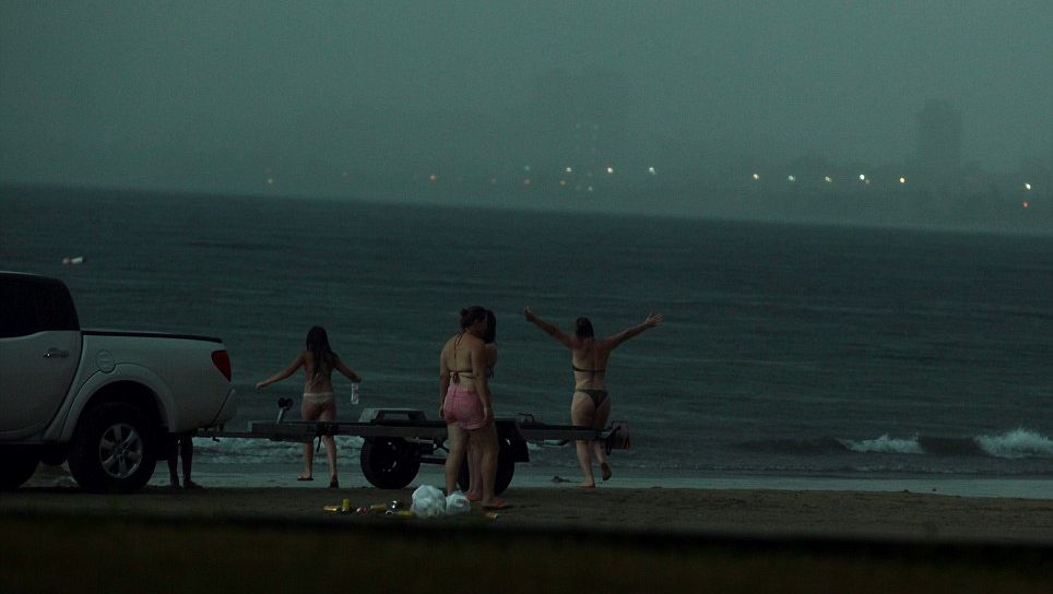 Fotografia care a făcut înconjurul lumii: Lovită de trăsnet în timp ce își proteja copilul