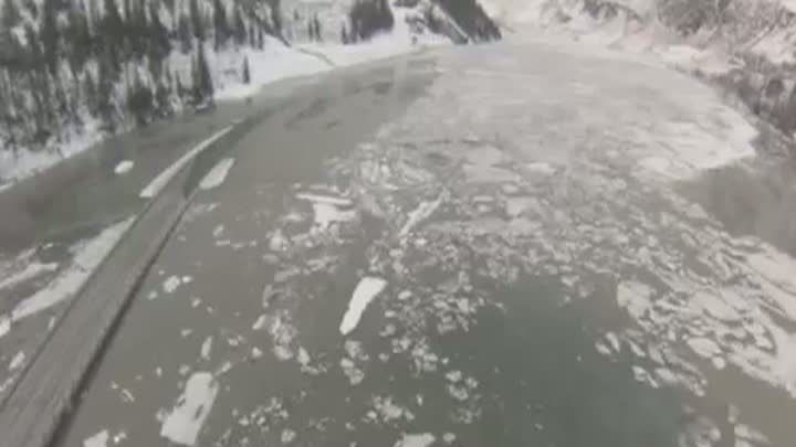 Autostradă îngropată în zăpadă, după o AVALANŞĂ. Se întâmplă în ALASKA
