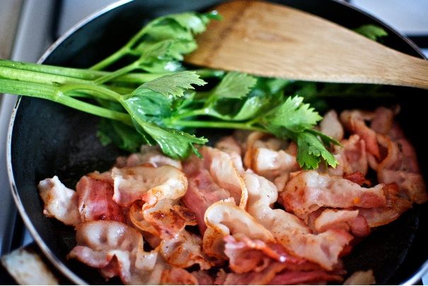 ALIMENTAŢIE SĂNĂTOASĂ. Ce se întâmplă când consumi zilnic MEZELURI 