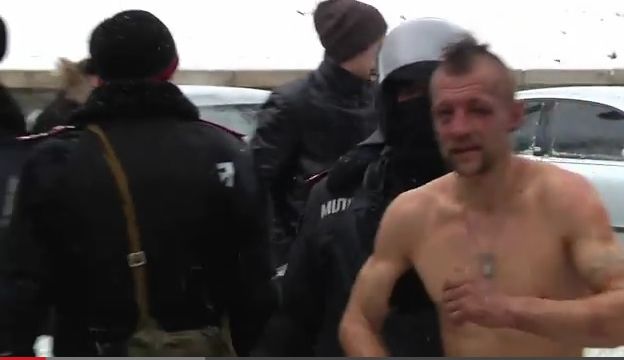 "M-au dezbrăcat complet". Un opozant ucrainean a povestit CUM A FOST UMILIT de către poliţie