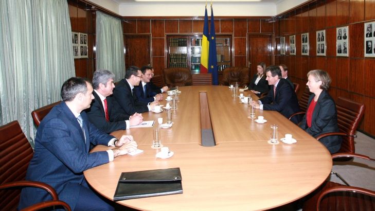 VICTOR PONTA s-a întâlnit cu ŞEFUL MI-6