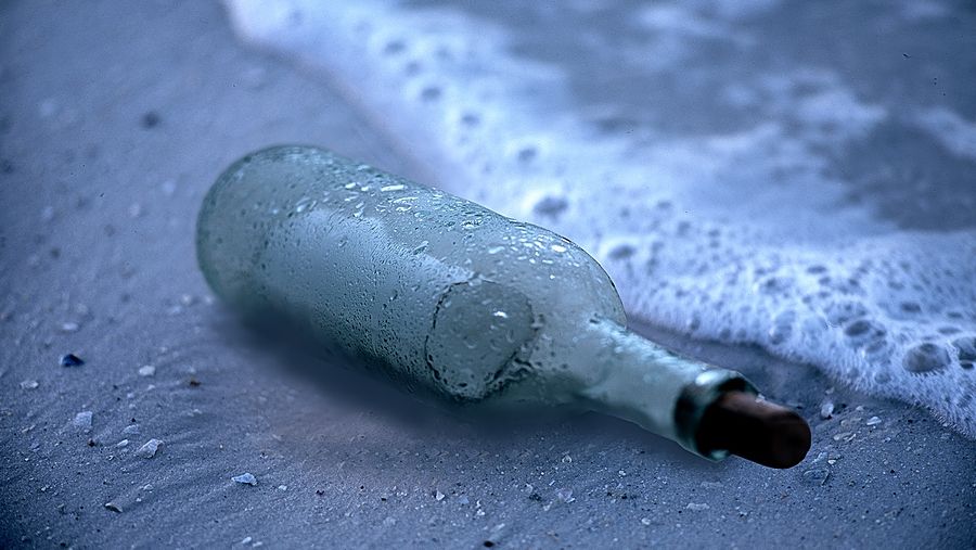 Un mesaj aruncat în mare a primit răspuns după 23 de ani 