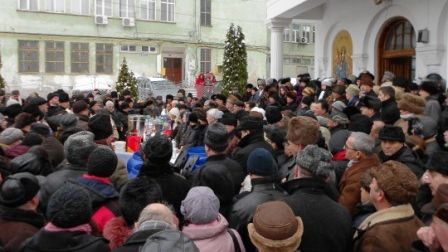 Fetiţă de trei ani, pierdută la slujba de Bobotează