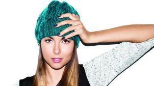 Cum să porţi o caciulă clasică, una rusească sau o bască fără să-ţi strici părul