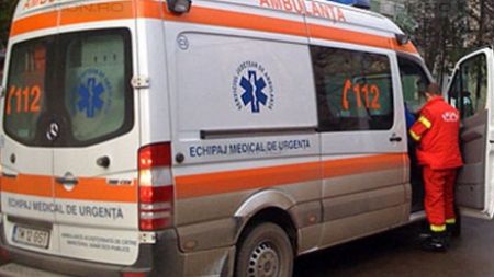 Tânăr în stare gravă la spital, după ce a fost găsit în curte în şoc hipotermic şi hemoragic