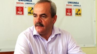 Deputatul PSD Vasile Gliga, judecat pentru că şi-a angajat soţia la Parlament