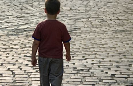 81.000 de copii au cel puţin un părinte plecat să muncească în străinătate