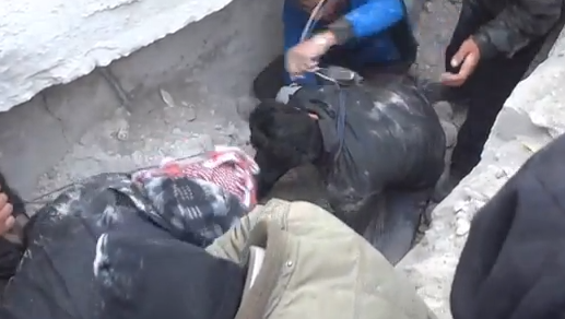 Minune în Siria: Copil scos viu de sub dărâmături