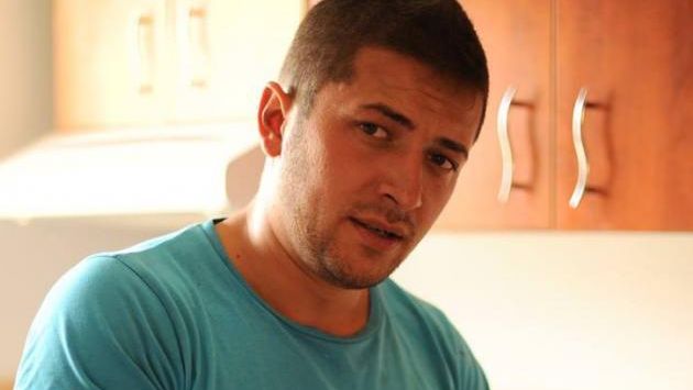 Cine este românul care și-a tatuat pe spate chipul lui Mihai Eminescu