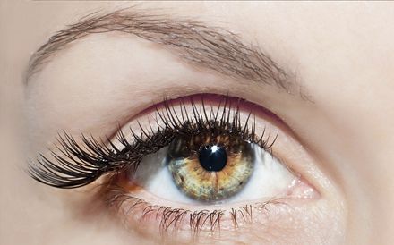 Ce spune FORMA SPRÂNCENELOR despre tine