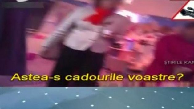 Primele declarații ale mamei care a filmat-o pe învățătoarea care ar fi cerut șpagă