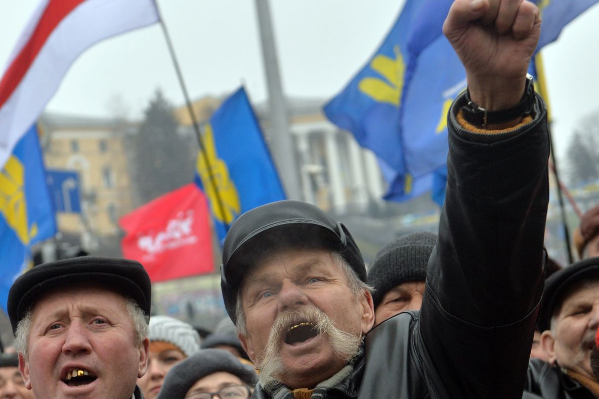 Peste 10.000 de persoane manifestează în centrul Kievului