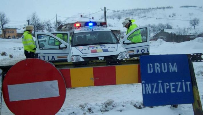 Situaţii dramatice în Prahova. Două gravide în ultima lună salvate de militari