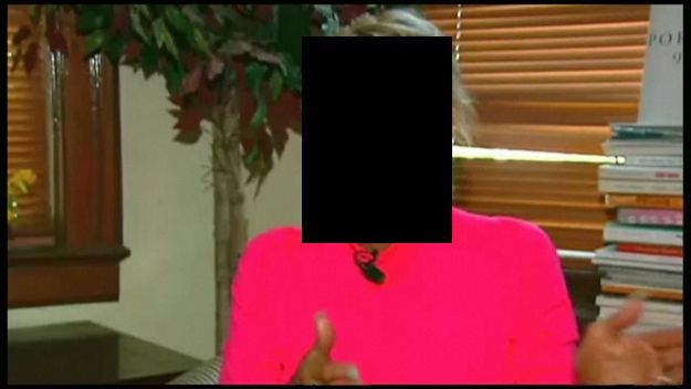 Are cinci copii acasă, dar nu poate renunţa la solar. Aşa ARATĂ cea mai bronzată femeie din lume 