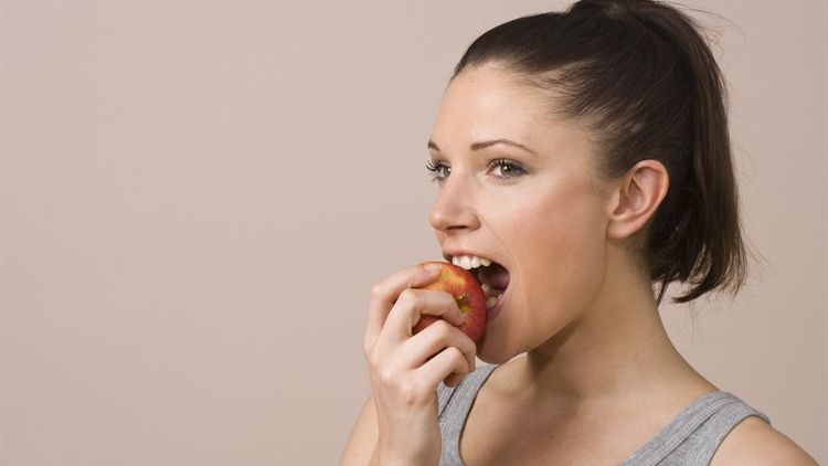 Cum să-ți reduci senzația de foame și pofta de mâncare. 7 trucuri simple și eficiente