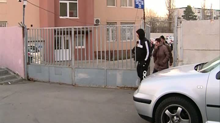 EXHIBIŢIONIST, în faţa unei şcoli din Capitală: "De o lună de zile ne terorizează copiii!"