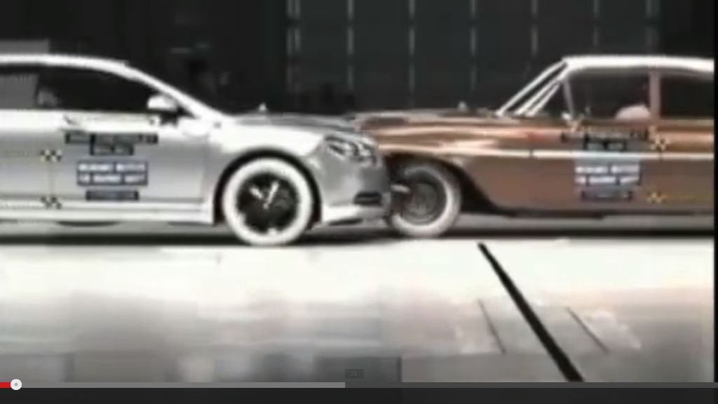 CRASH TEST SPECTACULOS. Ce se întâmplă când o maşină din 1959 şi una din 2009 se ciocnesc frontal