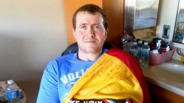 "Eroul român din Afganistan" a împlinit astăzi 40 de ani. Ministrul Apărării l-a felicitat personal