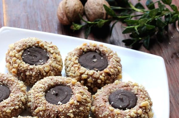 REŢETA ZILEI: Fursecuri cu nucă şi ciocolată 