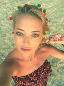 DELIA în vacanţă, nemachiată şi cu slip tanga. Cum arată vedeta