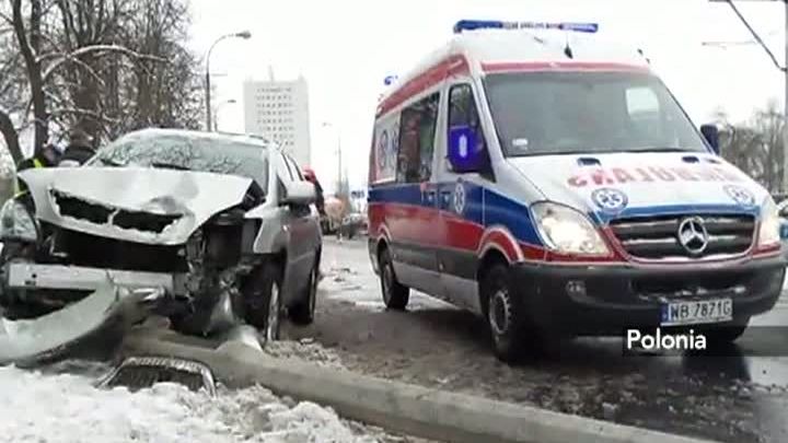 GER ŞI INUNDAŢII ÎN EUROPA. Cel puţin 17 oameni au murit de frig