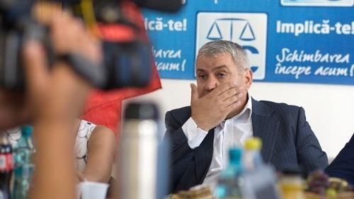 DNA: Când a fugit de la flagrant, Coman l-a acroşat pe denunţător şi a lovit maşina echipei DNA