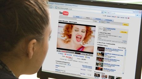 SCHIMBARE RADICALĂ operată de YouTube