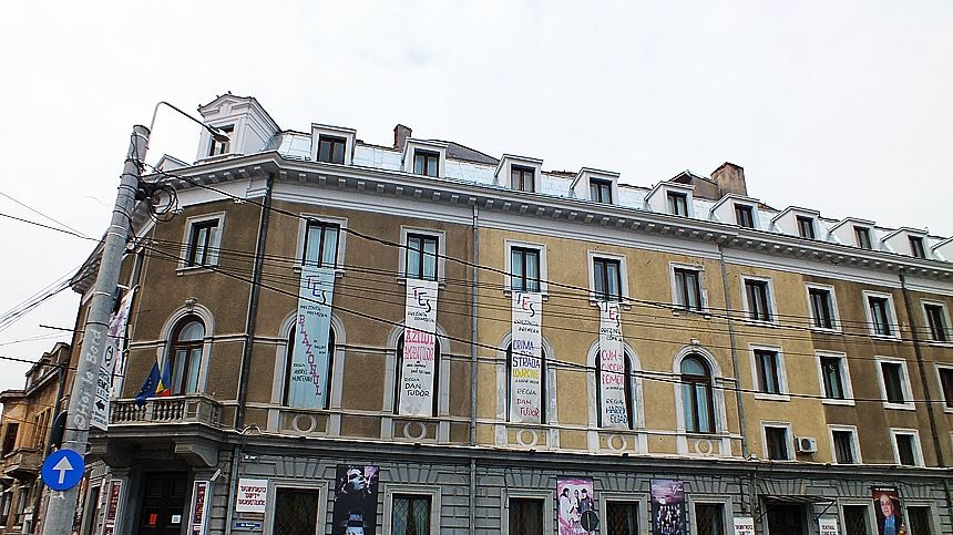 O bucată din acoperişul Teatrului Evreiesc de Stat s-a desprins