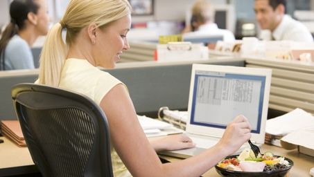 21 de moduri în care munca la birou ne scurtează viaţa