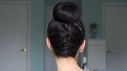 Cum realizezi un coc perfect cu o impletitura impecabila de jos in sus