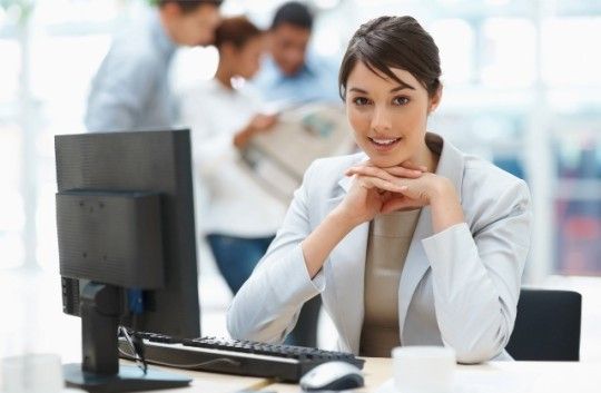 Ce poți să faci pentru a te înțelege decent cu colegii enervanți