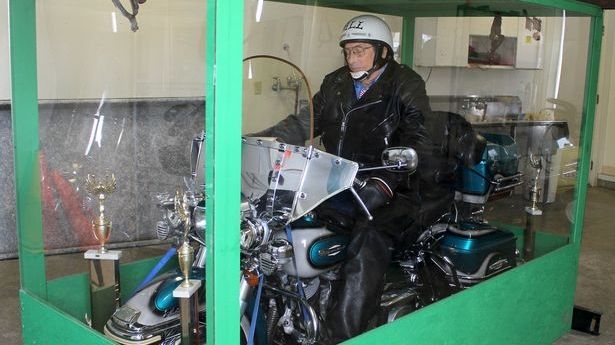 Un american a fost înmormântat pe motocicleta sa Harley Davidson