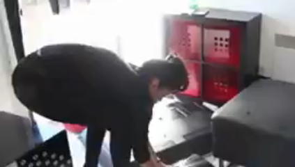 Cum se răzbună o tânără pe tocuri și în pantaloni de piele pe fostul iubit care a înșelat-o